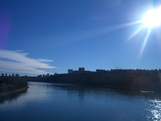 auf der rechten Seite ist Strathcona und auf der linken Edmonton