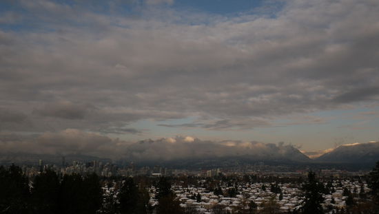Sicht vom Queen Charlotte Park auf Vancouver und seine Hausberge