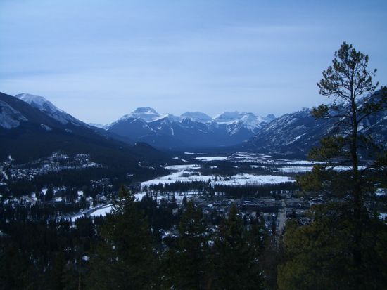 Blick von Tunnel Mountain auf Banff und Rockies