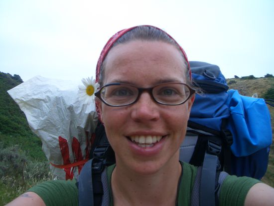 Vielleicht nahm sie mich auch nur meiner Blume im Haar wegen auf