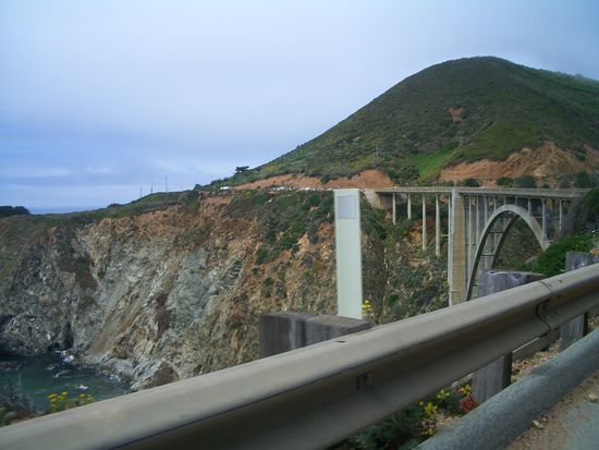 Bixby Creek Bridge an der Big Sur-die Bruecke, die Kerouac von seiner Huette aus sah und die Lichter der Autos, die ihn verfolgten