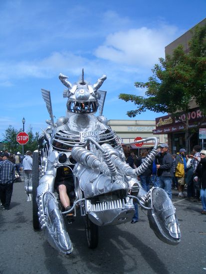 Ein feuerspeiender Drache