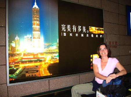 am Flughafen in Shanghai, warten auf unser Gepaeck