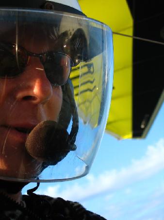 Klaus im Ultraleichtflieger, ueber Port Douglas