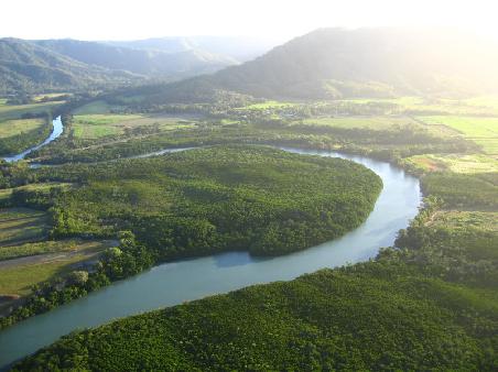 Blick auf den Fluss von Port Douglas,vom Ultraleichtflieger