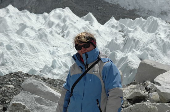 Ines vor dem kleinen Berg