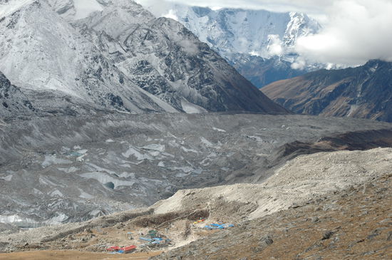 Bis hier bin ich gegangen, unten ist Gorak Shep