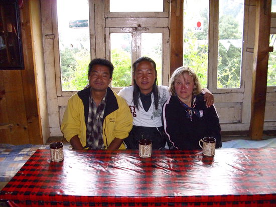 Der Typ für den wir die Trommeln mit genommen haben. Irgendwie 3 komische Gestalten.