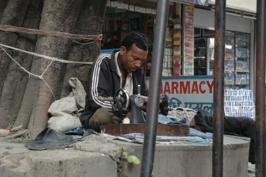 Schnell bekommt man auch eine Hose genäht