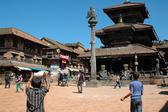 
Drachen steigen lassen, eine Lieblingsbeschäftigung der Kinder