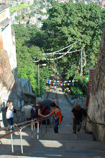 Über diese Treppen kommt man hoch und es sind viele, ganze 300