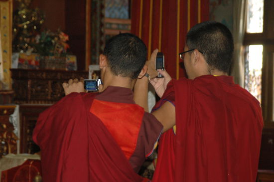 Auch an Mönchen zieht der Fortschritt nicht vorbei