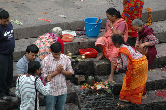 Toten Zeremonie am Bagmati Fluss