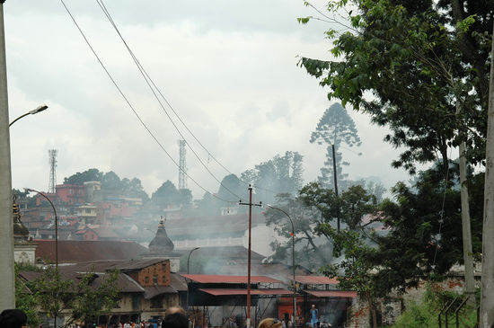 Rauchschwaden über Pashupati