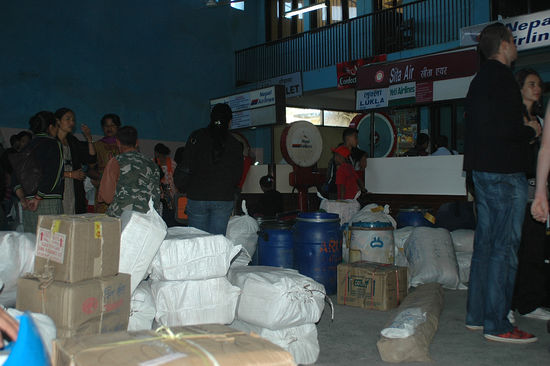 Einchecken am Domestic Flight's Flughafen