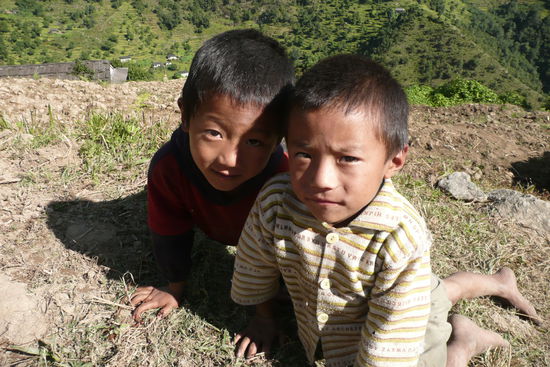 Bitte, mach ein Bild von uns.