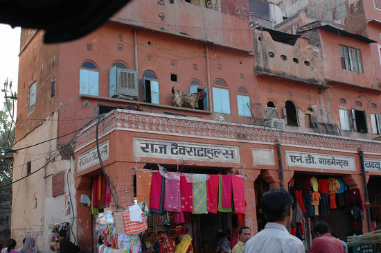 Unten der Laden, oben die Wohnstube