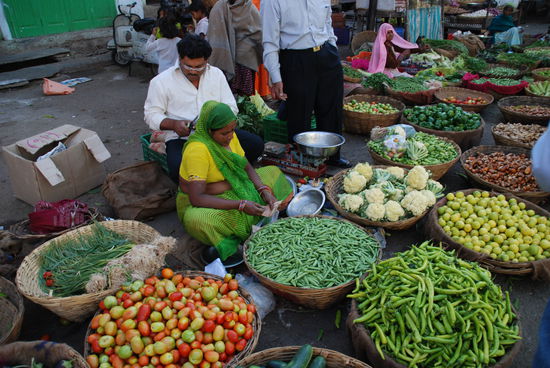 Auf dem Markt ..........frisches Gemüse