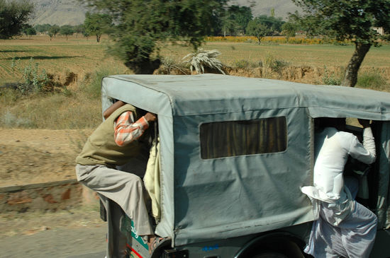 So fahren Inder auf der "Autobahn"