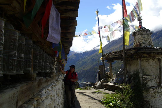 ...........ich wünsch mir Gesundheit, viel Sonne und VIEL Schokolade
T'schuldigung, ab hier war mein Vorat aufgebraucht und ich als alter Schoki Freak?