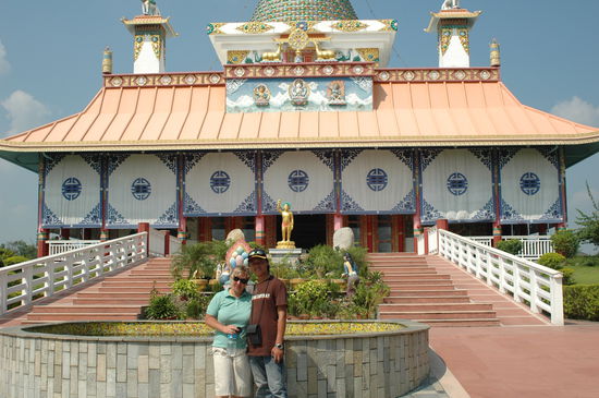 Vor dem Deutschen Tempel
