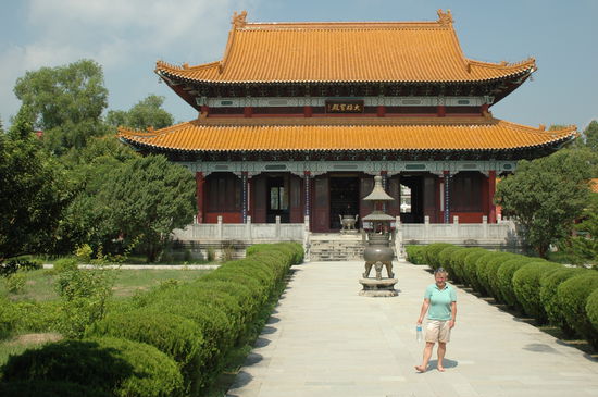 "Buddha" vor dem China Tempel