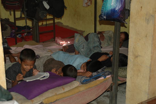 In diesem Raum leben die Kinder, machen ihre Schulaufgaben oder spielen