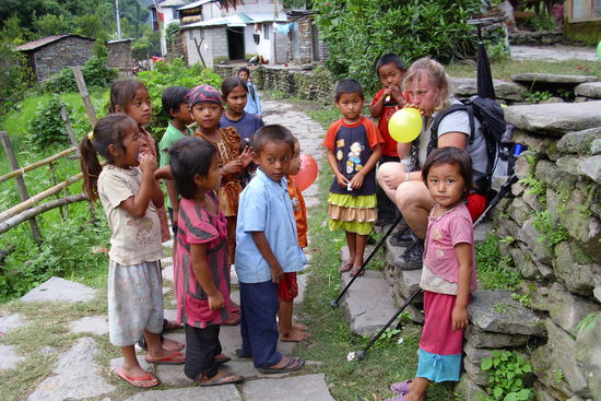 Fängste mit einem Ballon an, kommen etlich dazu. Ich liebe die kleinen Kidis
