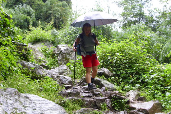  Man glaubt es kaum, es regnet unterwegs