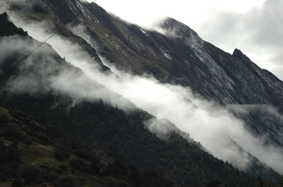 Die Wolken hängen fest