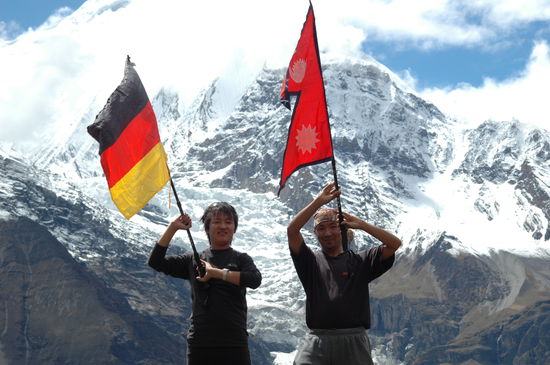 Norbu wurde auch verdonnert mit zu machen