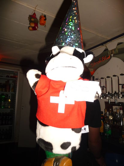 "Maria Gonzales Rodrigez Manuel", hier mit Hut...