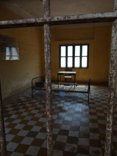 Die "Bessergestellten", das heißt wichtige Mitglieder der Gesellschaft, wurden in Einzelzellen gefangengehalten und an ein Gitterbett gekettet