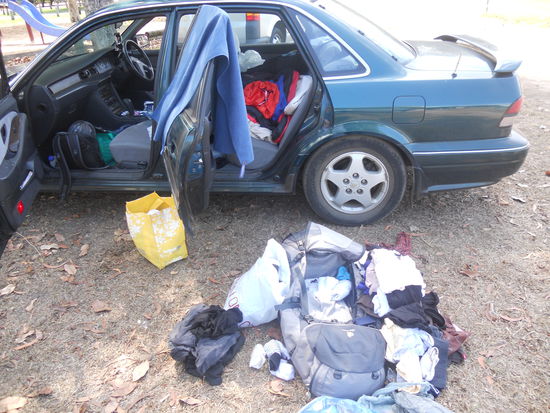 ja dann hab ich kurzerhand mal entschieden, dass ich meine Klamotten sortiere und Chris Auto dafuer ausnutze    gut das er das nicht gesehen hat 