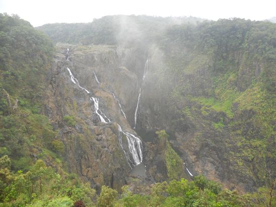 Barron Falls... auch traumhaft.. (das nebelige sind uebrigens Wolken)