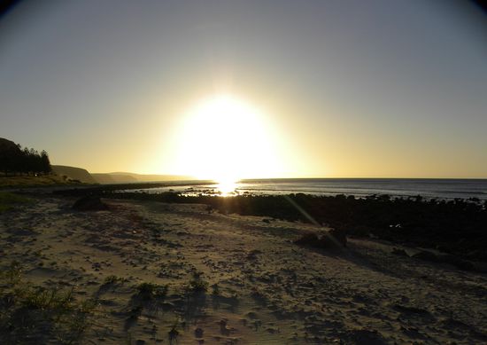 unser Sonnenuntergang am ersten Abend.. (das Kaenguruh fehlt leider auf dem Bild)
