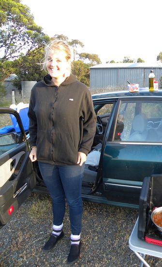 NEIN ich laufe nicht immer so bescheuert hier herum.. auch nur eine Vorsichtsmassnahme gegen die Ameisen...