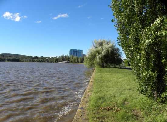 schoener, klarer See  ... igitt