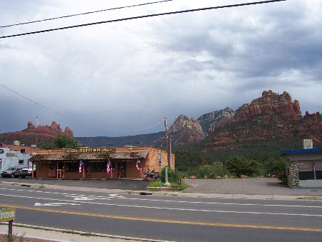 Die Landschaft im Oak Creek Canyon