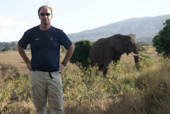 Hoffentlich übersieht der Elefant mein Zelt nicht!