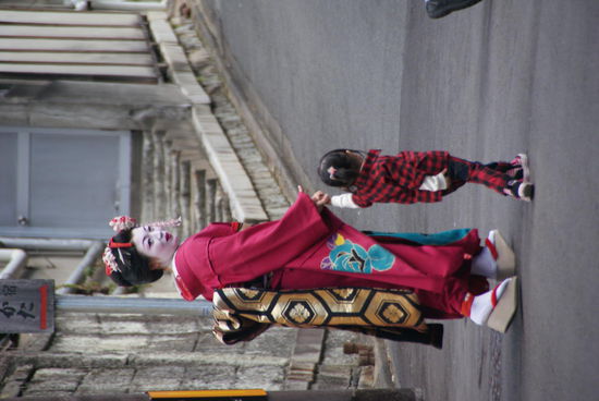 Bekannt für das Altstadtviertel Gion sind seine Geishas.