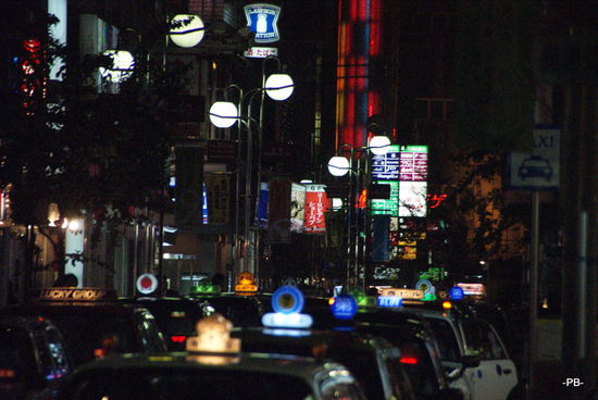 Fukuoka in der Nacht: Hell wie am Tag