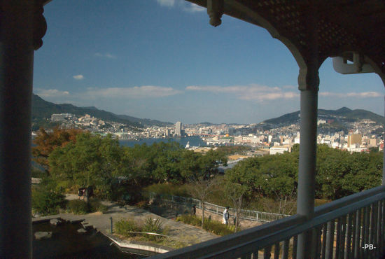 Nagasaki: Blick vom Glover Garden auf Stadt und Bucht.
