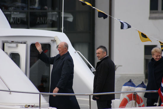 ... oder gilt dieses Willkommen etwa dem norwegischen König, Harald V. und seiner Gattin Sonja sowie dem Ministerpräsidenten von Estland, Andrus Ansip?