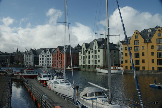 Alesund begeistert durch seine schönen Jugenstilbauten.