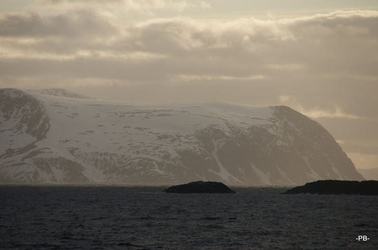 Unterwegs zwischen Oksfjord und Skjervoy.