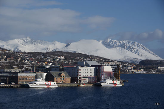 Der Hafen von Harstad.