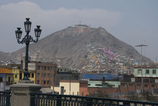 Lima wächst immer weiter den Hang hinauf.