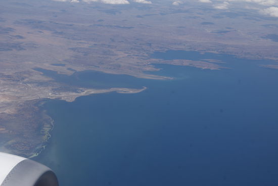 Unterwegs von Lima nach La Paz. Unter mir der Titicaca-See.