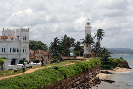 Galle: 1589 von den Portugiesen errichtet, später von den Hollendern "übernommen", bevor die Engländer kamen.